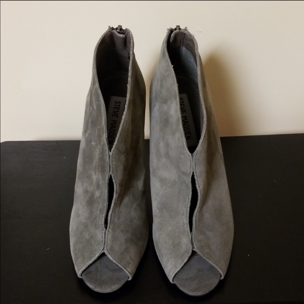 Steve Madden “Imaginee” ankle bootie -Grey Size 6